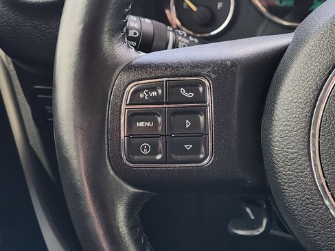 Used 2016 Jeep Wrangler Unlimited Rubicon w/ Connectivity Group AWD/4WD image 28