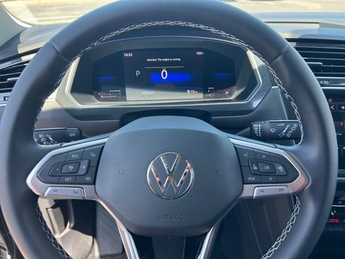 Used 2023 Volkswagen Tiguan SE FWD image 8