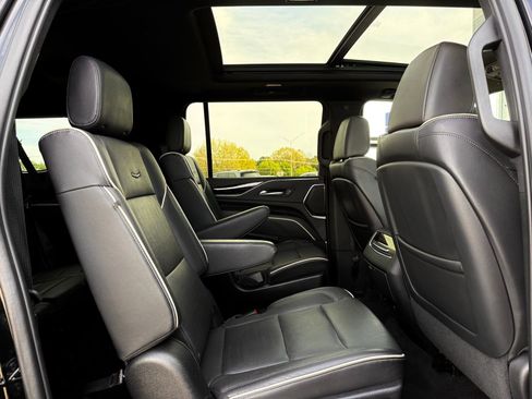 Used 2023 Cadillac Escalade ESV Sport AWD/4WD image 36