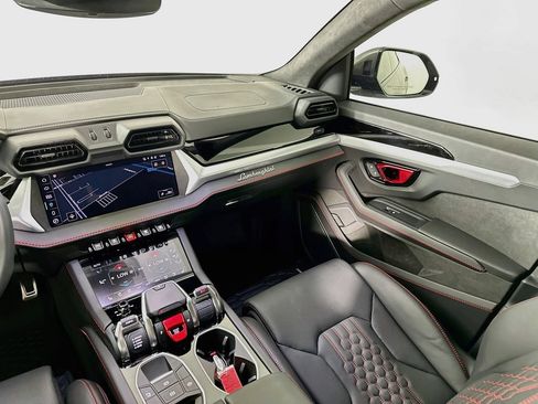 Used 2025 Lamborghini Urus SE AWD/4WD image 23