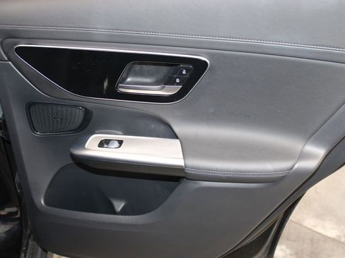 Used 2024 Mercedes-Benz GLC 300 4MATIC image 27