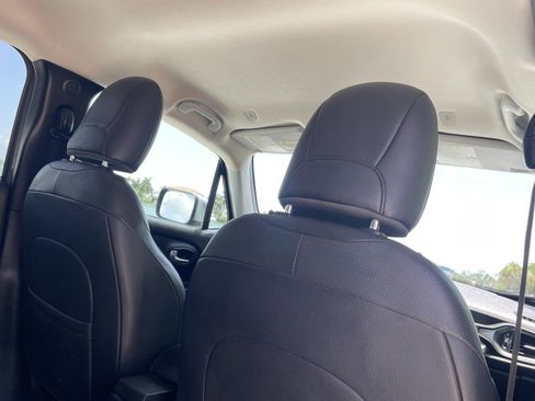 Used 2018 Jeep Renegade Limited w/ UConnect 8.4 Nav Group AWD/4WD image 9