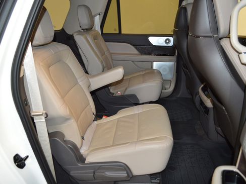Used 2023 Lincoln Navigator L Reserve image 12