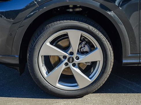 Used 2025 Audi Q5 Premium Plus w/ Premium Plus AWD/4WD image 10