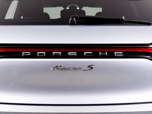 Certified 2023 Porsche Macan S w/ Premium Package Plus image 13