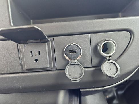 Used 2018 Chevrolet Express 2500 w/ Driver Convenience Package RWD image 34