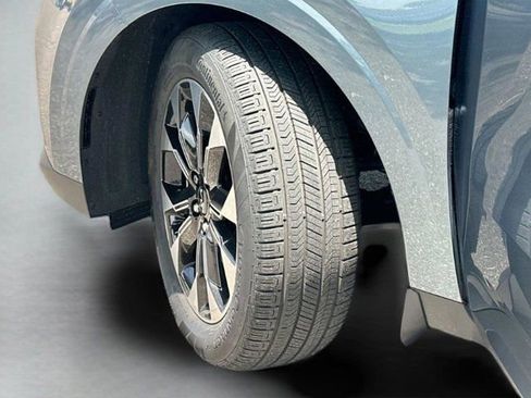 Used 2024 Kia Carnival EX image 32