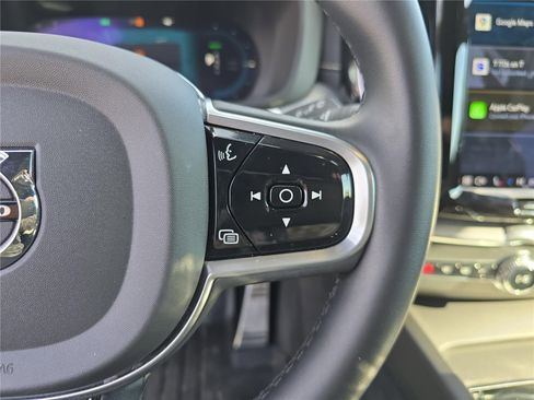 Used 2022 Volvo XC60 T8 R-Design image 30