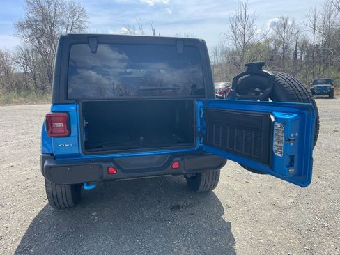 Used 2023 Jeep Wrangler Unlimited Sahara w/ Cold Weather Group image 9