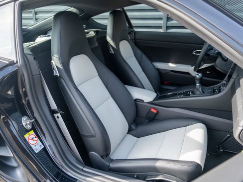 Certified 2024 Porsche 718 Cayman image 31