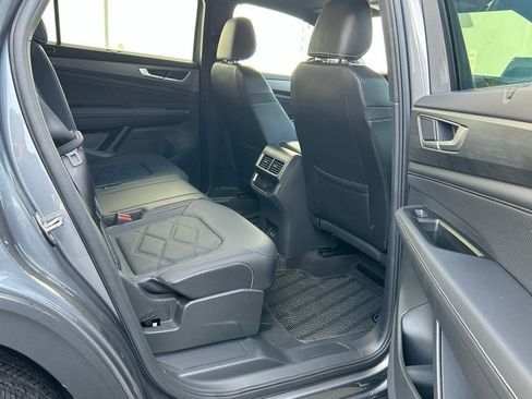 Used 2024 Volkswagen Atlas Cross Sport SE image 33