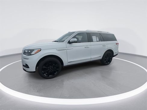Used 2022 Lincoln Navigator Reserve w/ Equipment Group 201A image 5