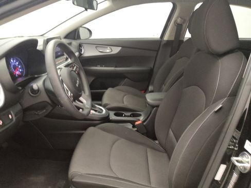 Used 2024 Kia Forte LXS w/ LXS Technology Package FWD image 17