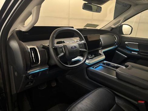 Certified 2025 Ford Expedition Max Platinum image 5