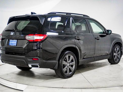 Certified 2025 Honda Pilot Sport image 11