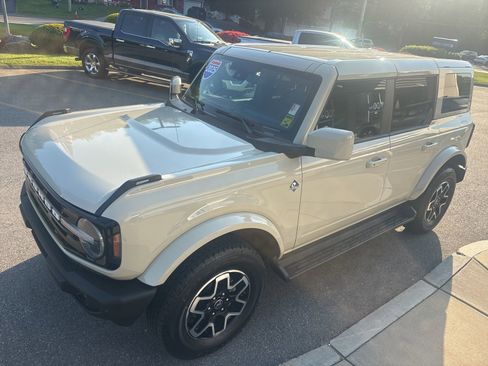 Used 2025 Ford Bronco Outer Banks AWD/4WD image 7
