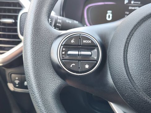 Certified 2025 Kia Soul LX w/ LX Technology Package FWD image 28