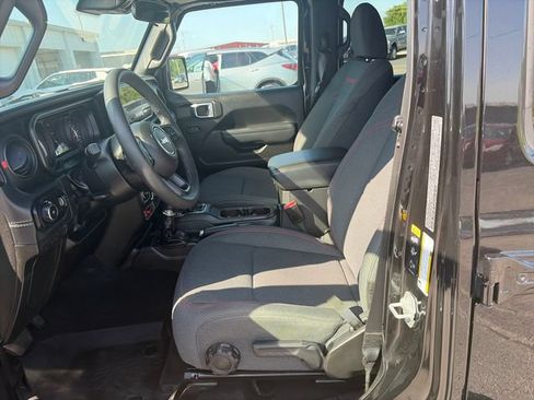 Used 2025 Jeep Wrangler Unlimited Rubicon AWD/4WD image 9
