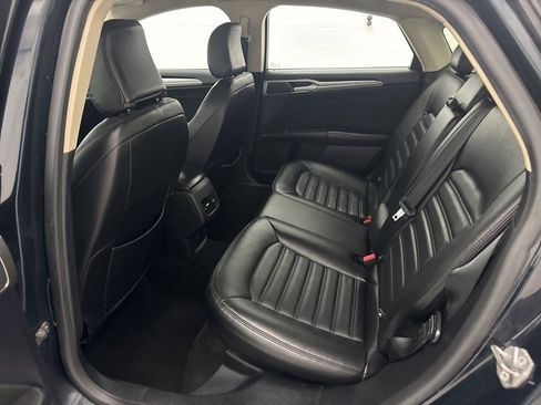 Used 2020 Ford Fusion SE image 32