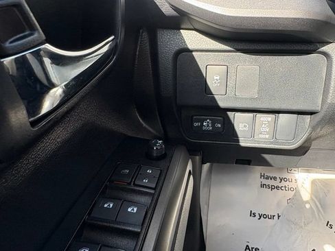 Used 2022 Toyota Tacoma TRD Sport AWD/4WD image 31