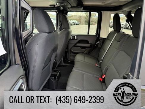 Used 2022 Jeep Wrangler Unlimited Sahara w/ LED Lighting Group AWD/4WD image 28