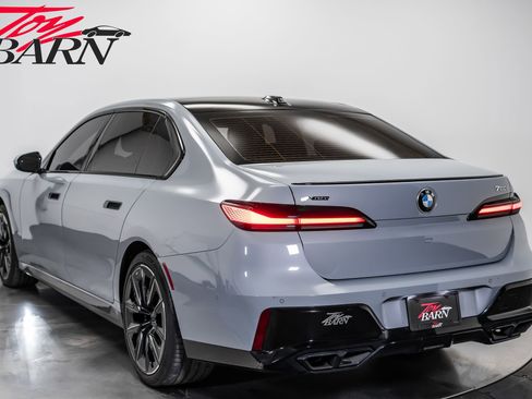 Used 2023 BMW 760i xDrive image 11