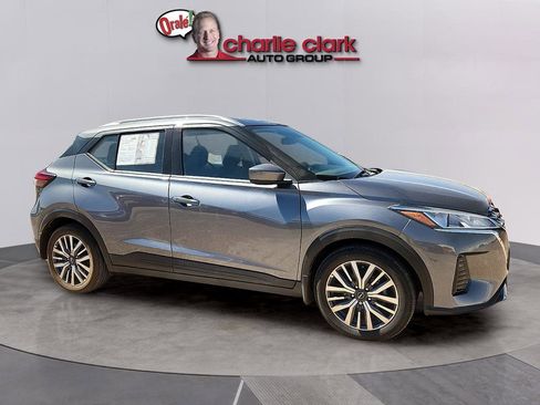 Used 2023 Nissan Kicks SV image 6