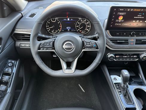 New 2025 Nissan Altima 2.5 SL image 11