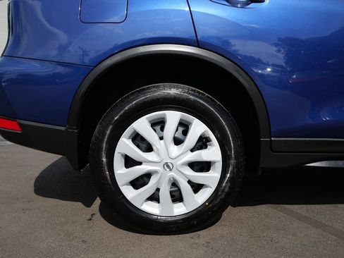 Used 2018 Nissan Rogue S AWD/4WD image 35
