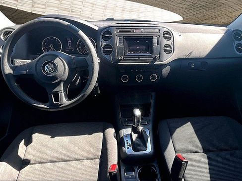 Used 2018 Volkswagen Tiguan Limited image 15