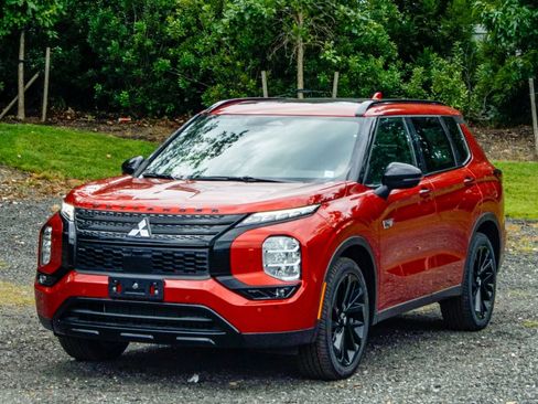 New 2025 Mitsubishi Outlander image 1