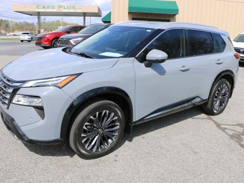 Used 2024 Nissan Rogue Platinum w/ Platinum Premium Package image 1