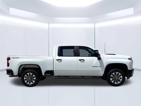 Used 2022 Chevrolet Silverado 2500 Custom AWD/4WD image 8