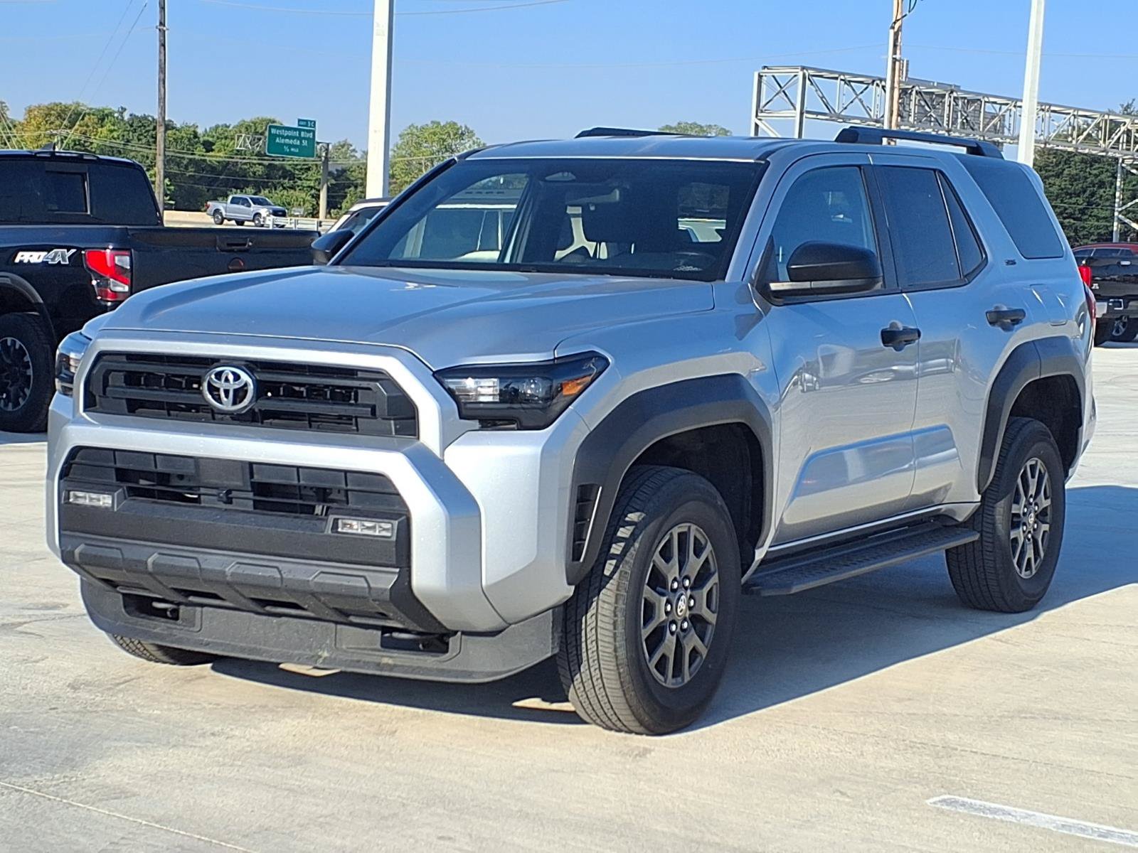 Used 2025 Toyota 4Runner SR5 AWD/4WD image 3