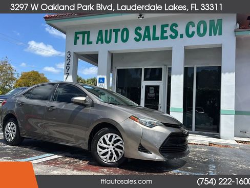 Used 2017 Toyota Corolla LE image 2