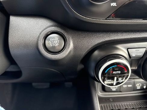 Certified 2025 Hyundai Venue Limited image 32