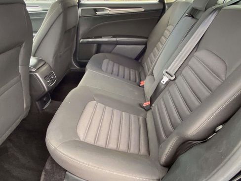 Used 2017 Ford Fusion SE image 10