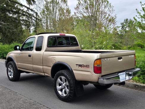 Used 2000 Toyota Tacoma PreRunner RWD image 3