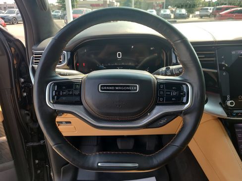 Used 2022 Jeep Grand Wagoneer Series III AWD/4WD image 31
