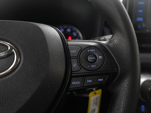 Used 2021 Toyota RAV4 LE image 25