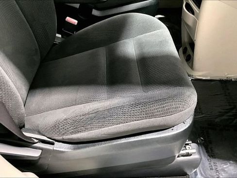 Used 2018 Dodge Grand Caravan SE w/ UConnect Hands-Free Group image 42