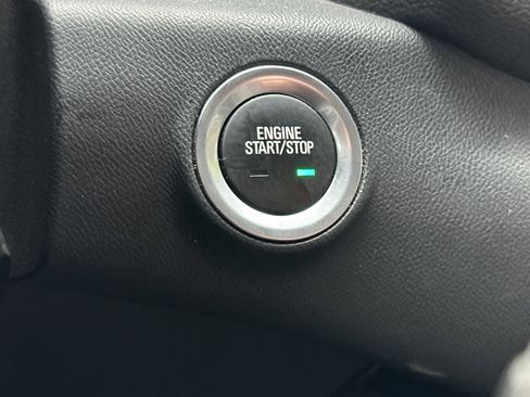 Used 2024 GMC Terrain SLT image 25