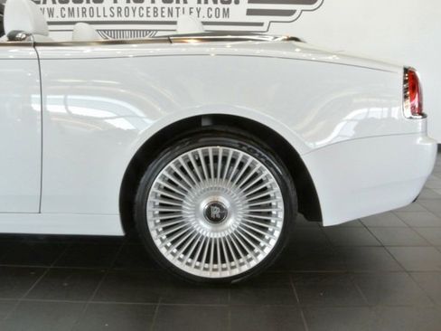 Used 2019 Rolls-Royce Dawn image 11