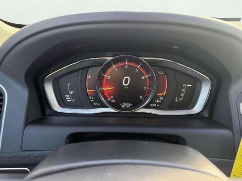 Used 2017 Volvo XC60 T6 Inscription w/ Climate Package image 17