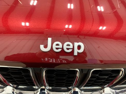 New 2025 Jeep Grand Cherokee Laredo image 23