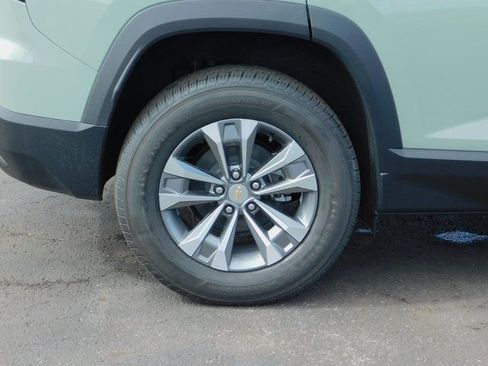 Used 2025 Chevrolet Equinox LT w/ Convenience Package II image 11