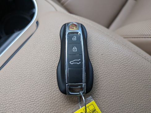 Used 2022 Porsche Cayenne Coupe AWD/4WD image 36