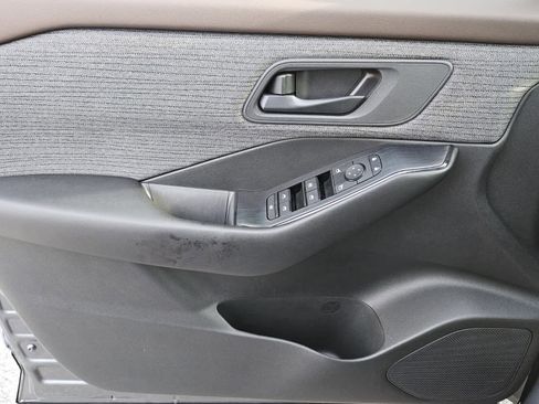 Used 2023 Nissan Rogue S image 16