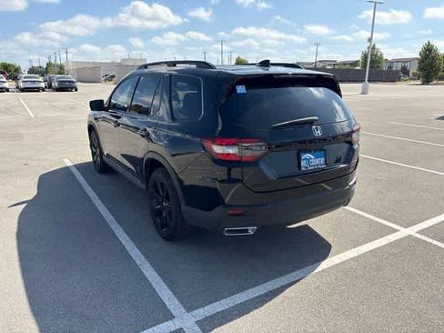 Used 2025 Honda Pilot Black Edition image 3