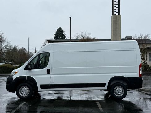 Used 2025 RAM ProMaster 2500 w/ Convenience Group image 2